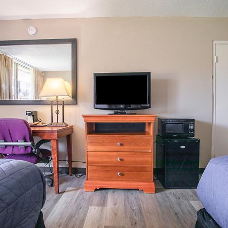 Oyo Hotel Greensboro East I 40 מראה חיצוני תמונה