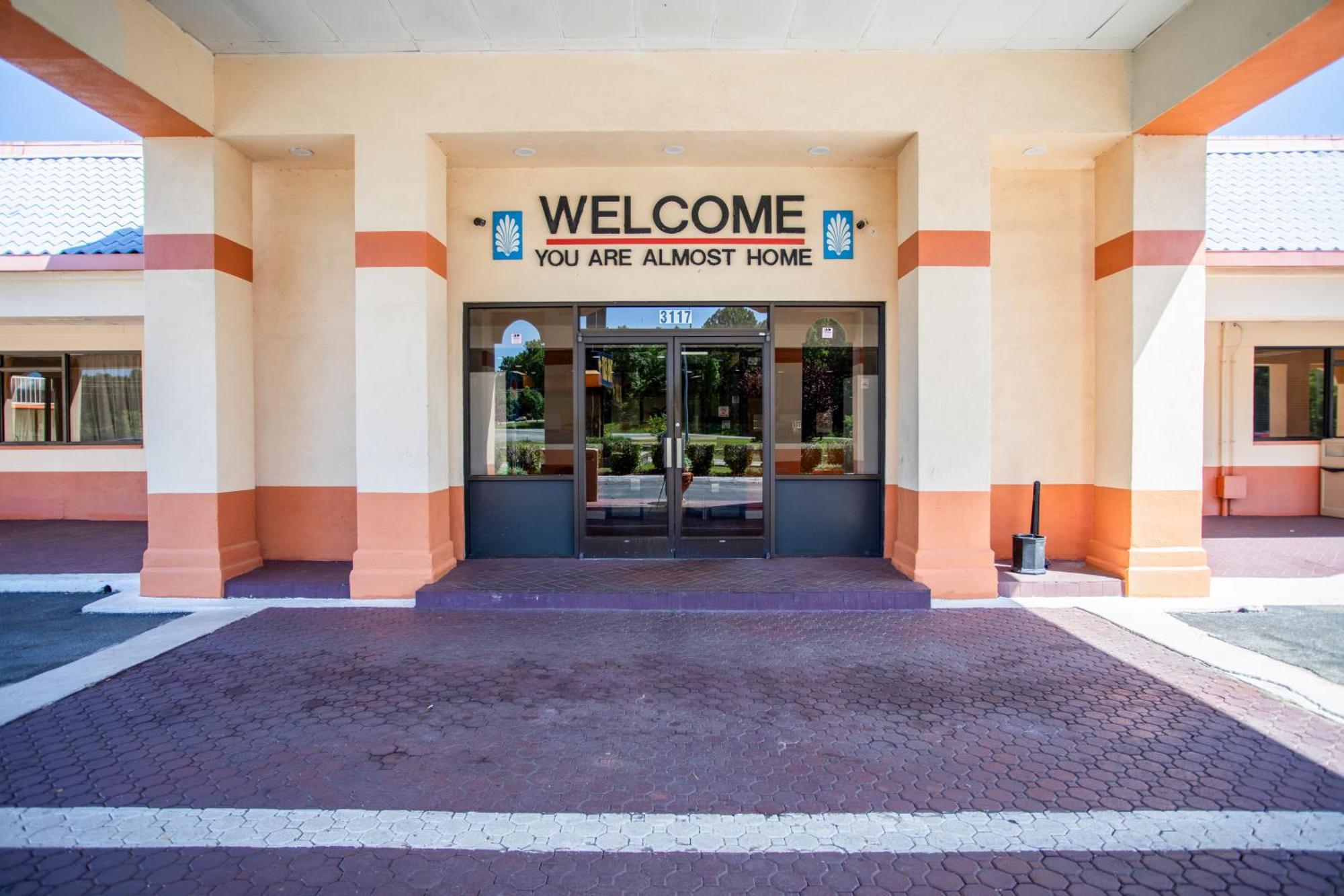 Oyo Hotel Greensboro East I 40 מראה חיצוני תמונה