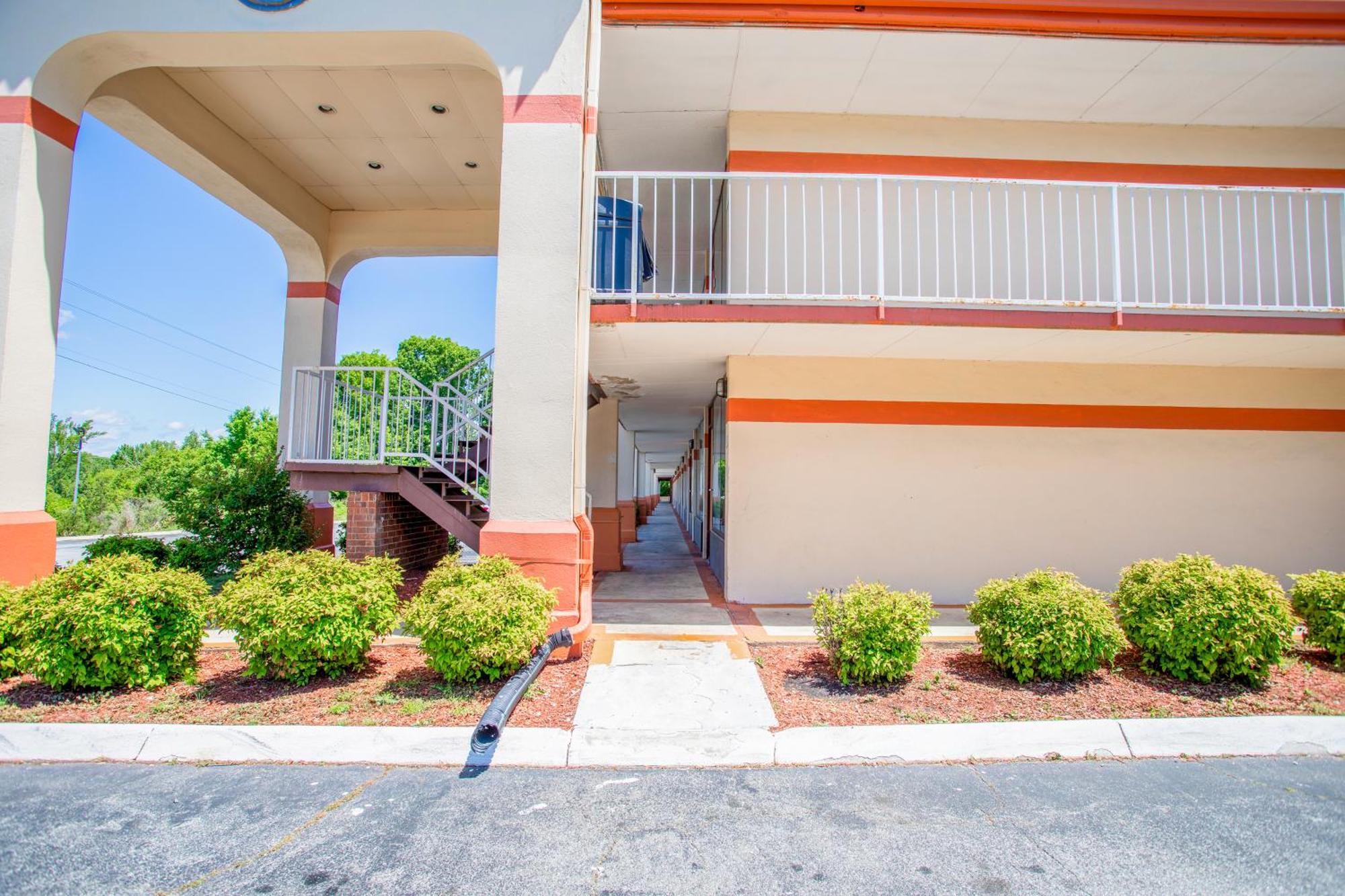 Oyo Hotel Greensboro East I 40 מראה חיצוני תמונה